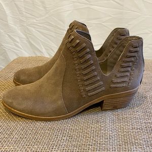 Vince Camuto Taupe suede booties🥰